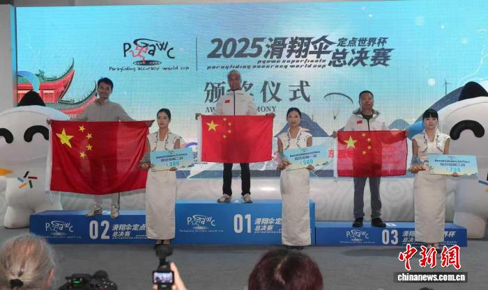 中国05后滑翔伞选手董文凯斩获年度总冠军 成为