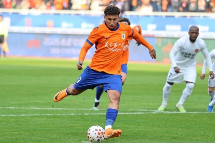 山东泰山四名主力缺席训练，锋线危机恐致进攻