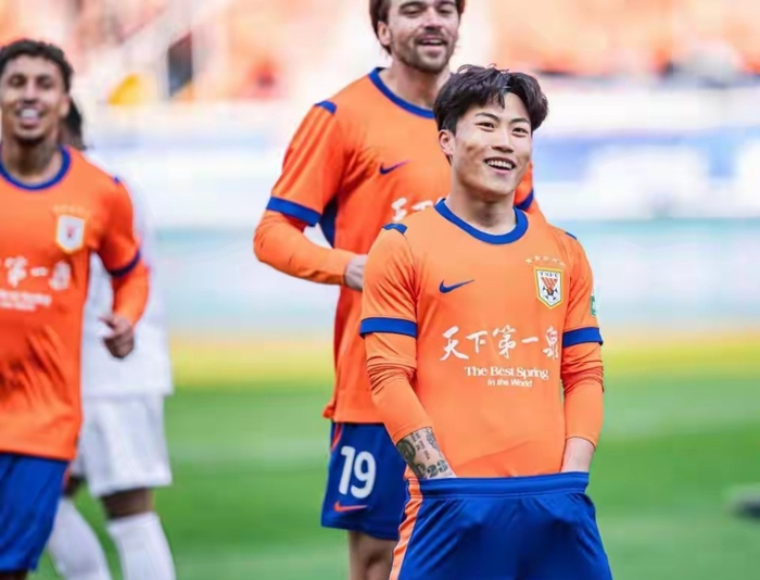 山东泰山四名主力缺席训练，锋线危机恐致进攻