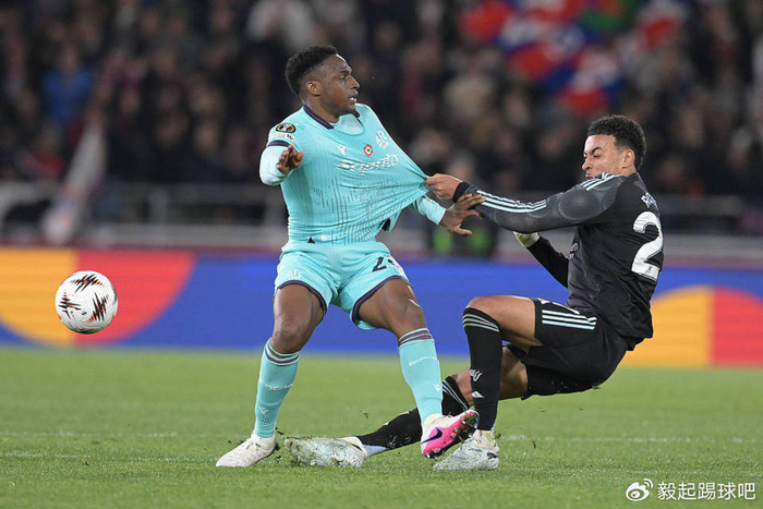 巴萨中卫补强计划：巴斯托尼接近签约，卢库米